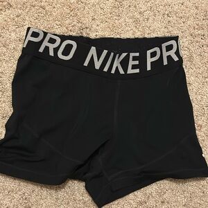 Women’s size M Nike pro black